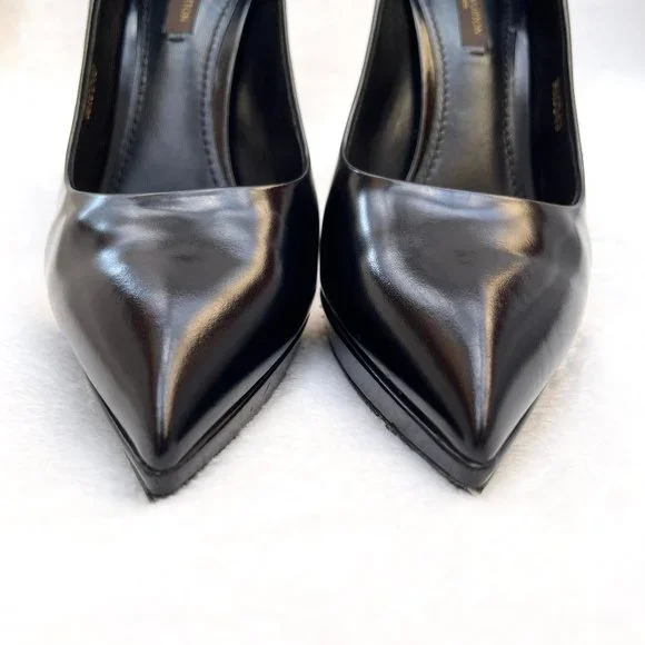 Auc Louis Vuitton Black Leather gold metal trim Pumps 7,5 Rare! $1000 - Picture 7 of 17